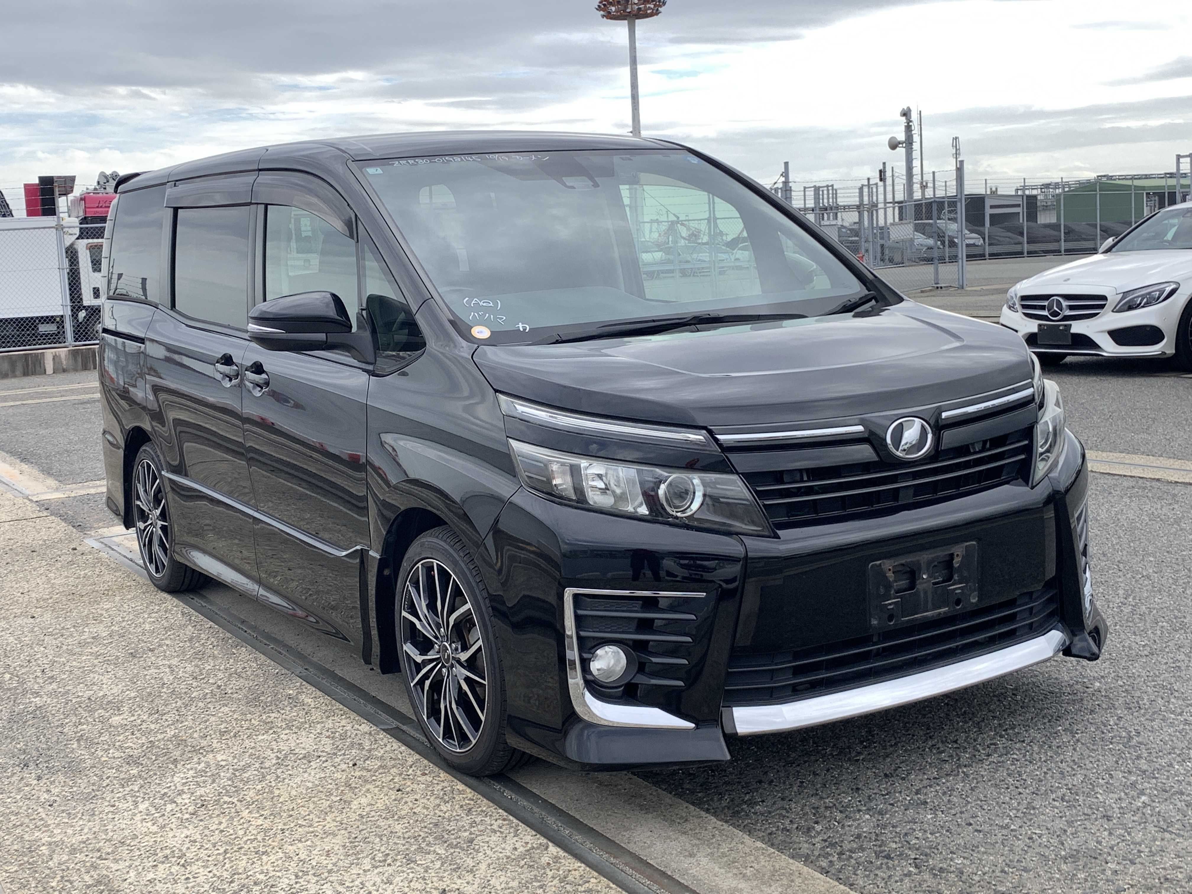 Toyota Voxy 2016