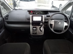 Toyota Noah 2007