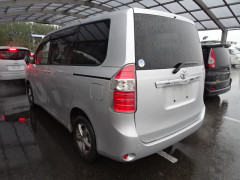 Toyota Noah 2007