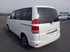 Toyota Noah 2006