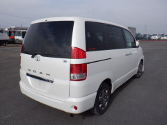 Toyota Noah 2006