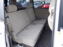 Toyota Noah 2006
