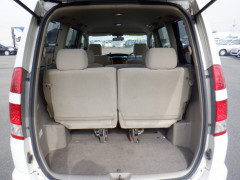 Toyota Noah 2006