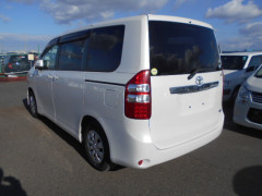 Toyota Noah 2014