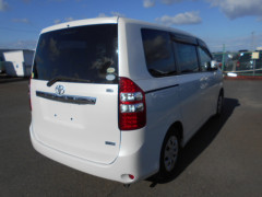 Toyota Noah 2014