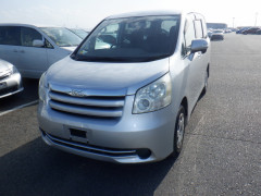 Toyota Noah 2010