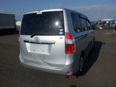 Toyota Noah 2010