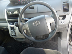 Toyota Noah 2010