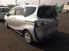 Toyota Sienta 2015