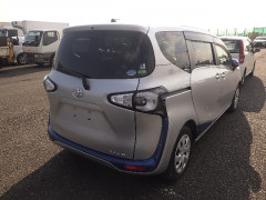 Toyota Sienta 2015