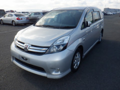 Toyota Isis 2014