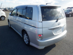 Toyota Isis 2014