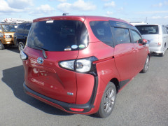 Toyota Sienta 2015