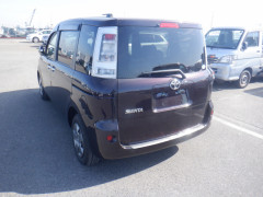 Toyota Sienta 2014