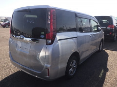 Toyota Noah 2014