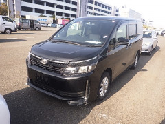 Toyota Voxy 2014