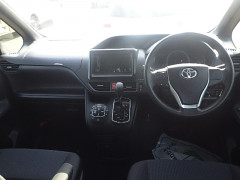 Toyota Voxy 2014