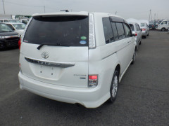 Toyota Isis 2014