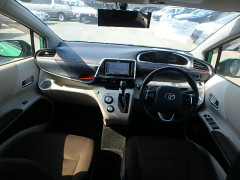 Toyota Sienta 2015