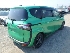 Toyota Sienta 2015
