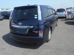 Toyota Isis 2014