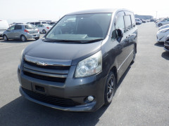 Toyota Noah 2008