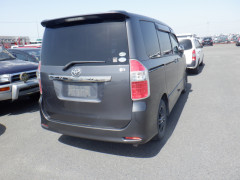 Toyota Noah 2008