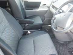 Toyota Noah 2008