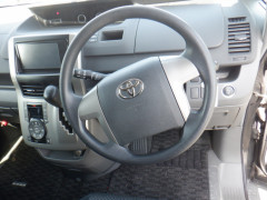 Toyota Noah 2008