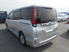 Toyota Noah 2014
