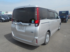 Toyota Noah 2014