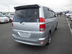 Toyota Noah 2006