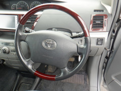 Toyota Noah 2006