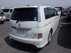 Toyota Isis 2014