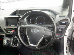 Toyota Voxy 2014