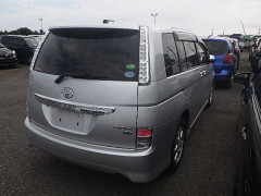 Toyota Isis 2014