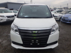 Toyota Noah 2014