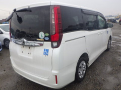 Toyota Noah 2014