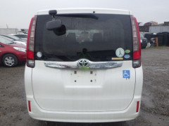 Toyota Noah 2014