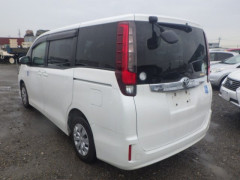Toyota Noah 2014