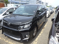 Toyota Voxy 2014