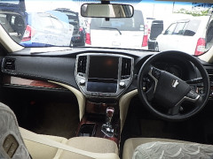 Toyota Crown 2014