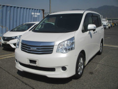 Toyota Noah 2012