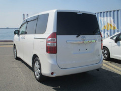 Toyota Noah 2012