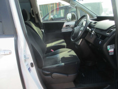 Toyota Noah 2012