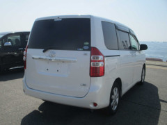 Toyota Noah 2012