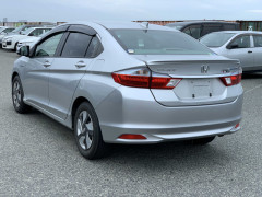 Honda Grace Hybrid 2015