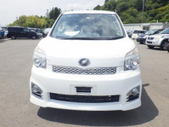 Toyota Voxy 2012