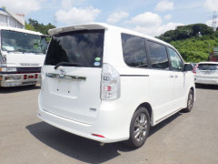Toyota Voxy 2012