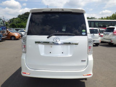 Toyota Voxy 2012
